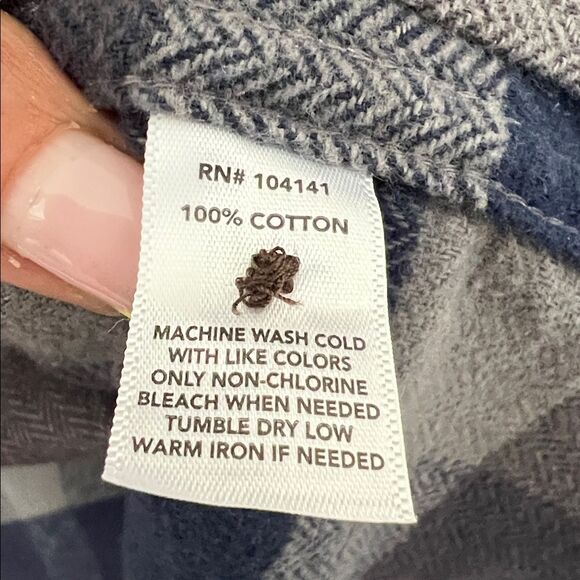 Field & Stream Navy and Gray Plaid Button Up Flannel in Size L - Picture 8 of 12